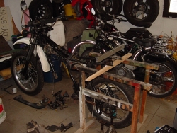 Motorrad in Garage